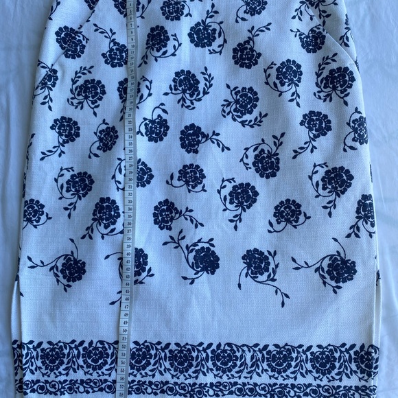 Loft, cotton/ spandex, white & blue. Nautical, sailing, beach vibes. - Picture 4 of 8